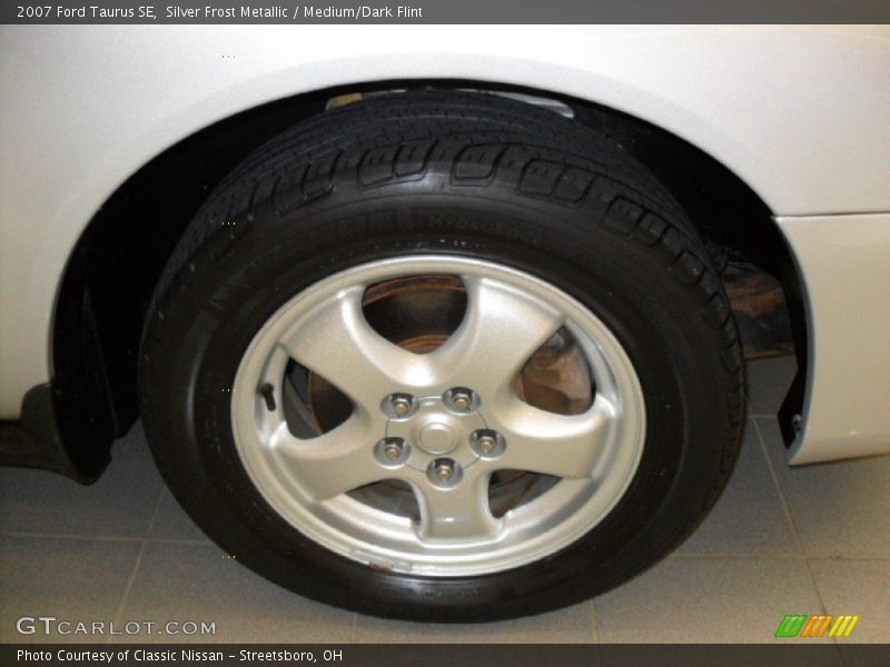 Silver Frost Metallic / Medium/Dark Flint 2007 Ford Taurus SE