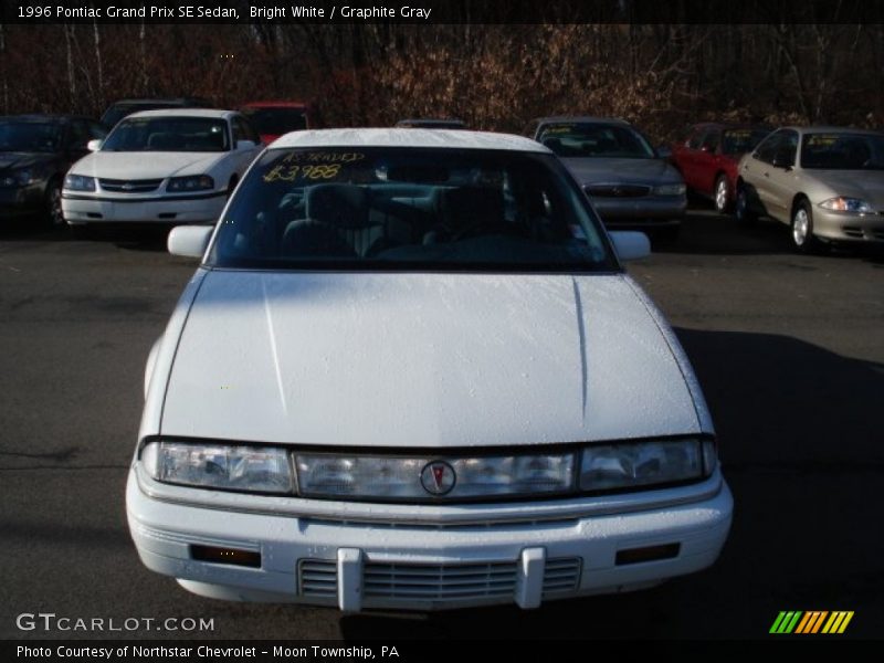 Bright White / Graphite Gray 1996 Pontiac Grand Prix SE Sedan