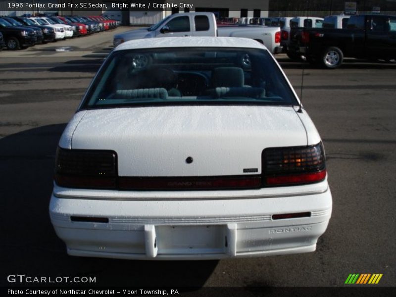 Bright White / Graphite Gray 1996 Pontiac Grand Prix SE Sedan
