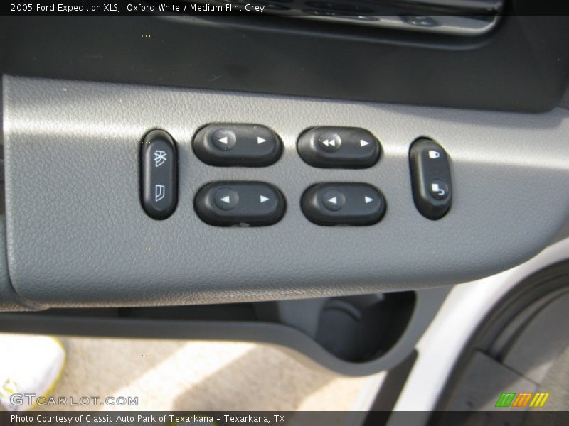 Oxford White / Medium Flint Grey 2005 Ford Expedition XLS