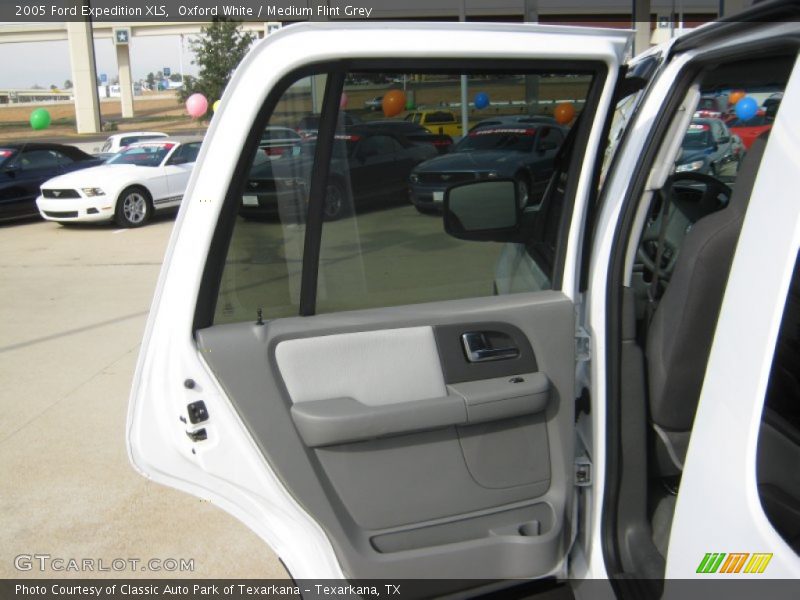 Oxford White / Medium Flint Grey 2005 Ford Expedition XLS