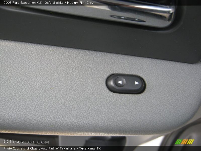 Oxford White / Medium Flint Grey 2005 Ford Expedition XLS