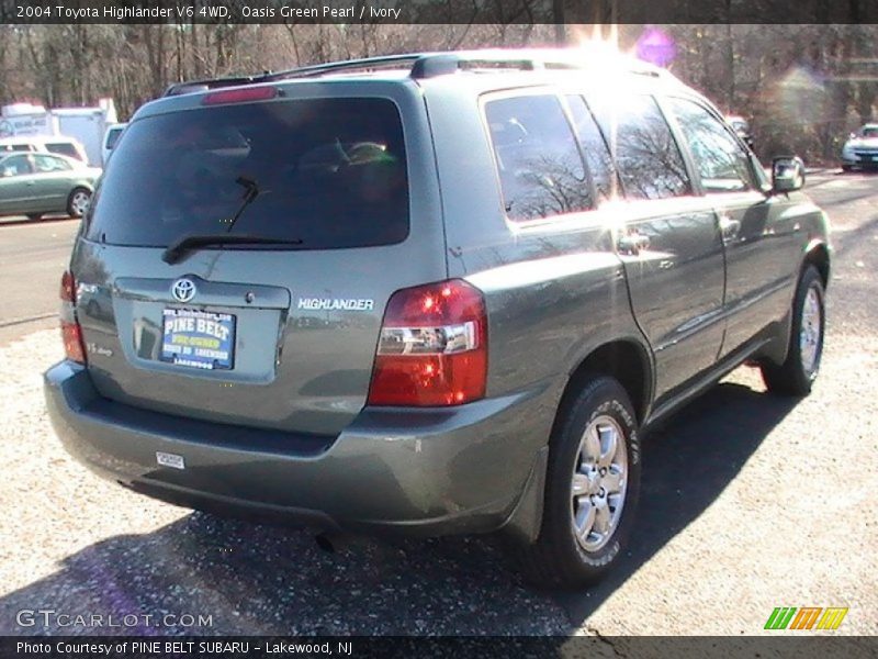 Oasis Green Pearl / Ivory 2004 Toyota Highlander V6 4WD