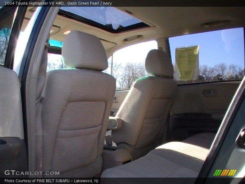 Oasis Green Pearl / Ivory 2004 Toyota Highlander V6 4WD