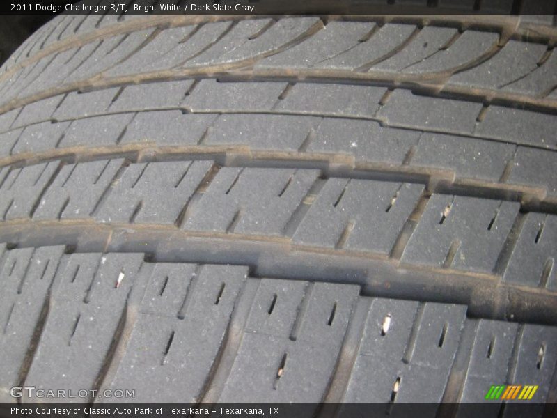 Bright White / Dark Slate Gray 2011 Dodge Challenger R/T