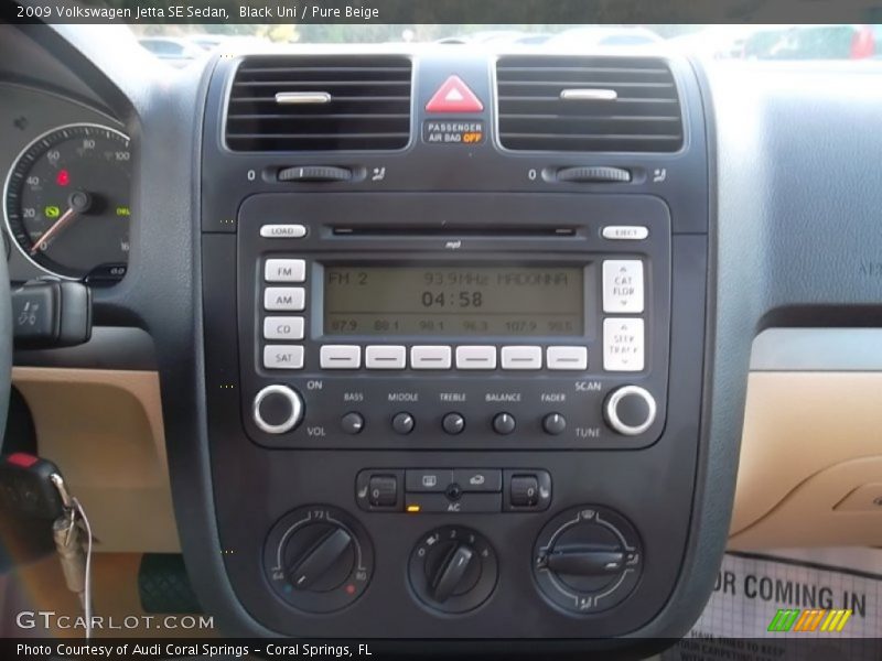 Black Uni / Pure Beige 2009 Volkswagen Jetta SE Sedan