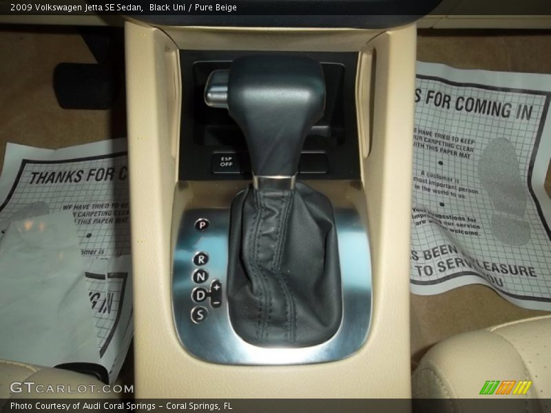 Black Uni / Pure Beige 2009 Volkswagen Jetta SE Sedan