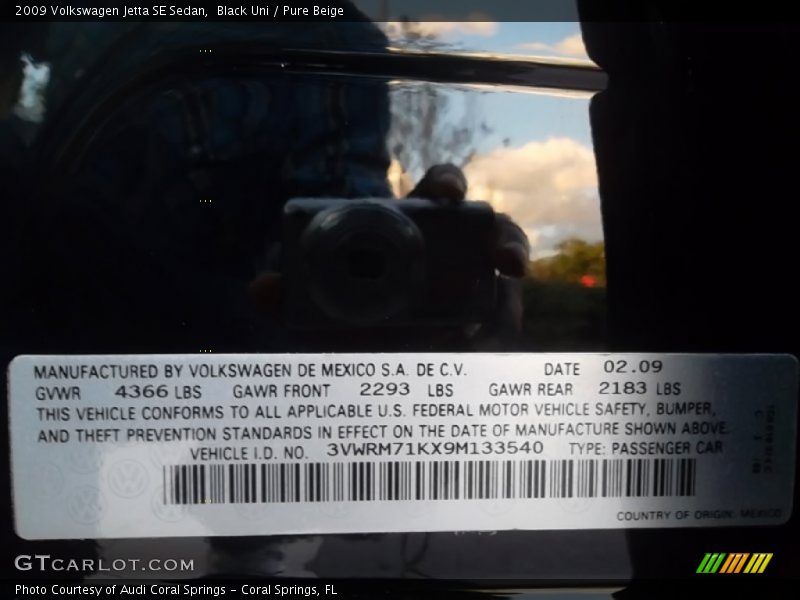 Black Uni / Pure Beige 2009 Volkswagen Jetta SE Sedan