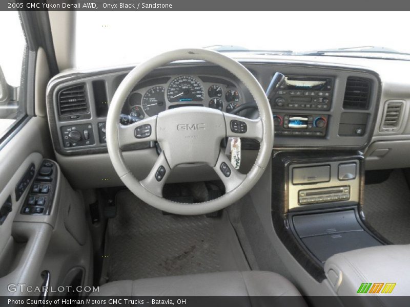 Onyx Black / Sandstone 2005 GMC Yukon Denali AWD