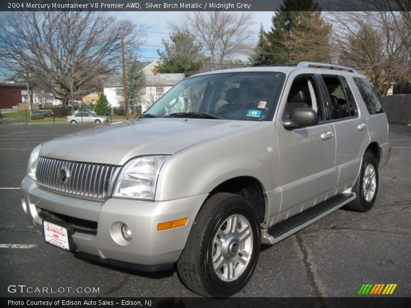 Front 3/4 View of 2004 Mountaineer V8 Premier AWD
