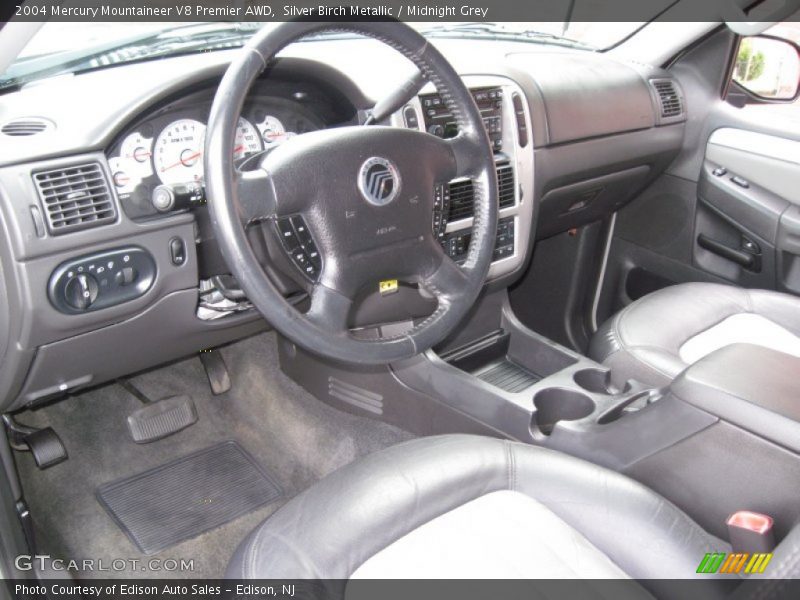Dashboard of 2004 Mountaineer V8 Premier AWD
