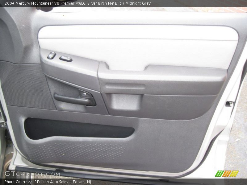 Silver Birch Metallic / Midnight Grey 2004 Mercury Mountaineer V8 Premier AWD