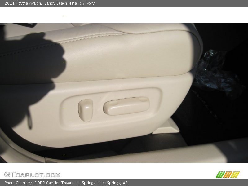 Sandy Beach Metallic / Ivory 2011 Toyota Avalon
