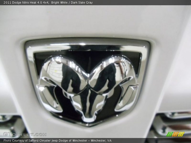 Bright White / Dark Slate Gray 2011 Dodge Nitro Heat 4.0 4x4