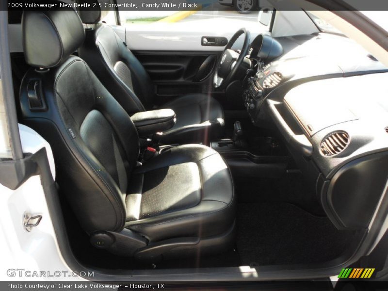 Candy White / Black 2009 Volkswagen New Beetle 2.5 Convertible