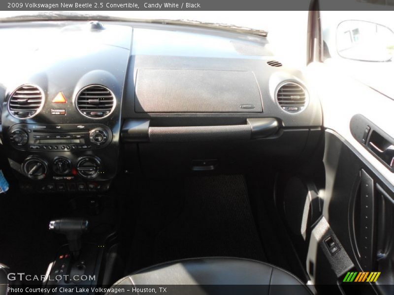 Candy White / Black 2009 Volkswagen New Beetle 2.5 Convertible