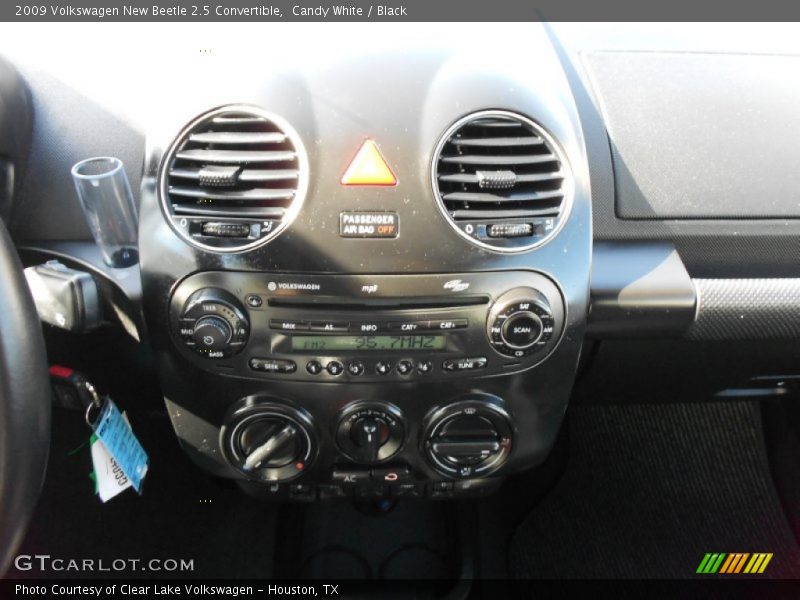 Candy White / Black 2009 Volkswagen New Beetle 2.5 Convertible