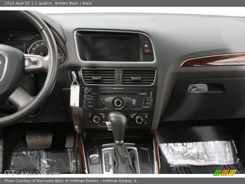 Brilliant Black / Black 2010 Audi Q5 3.2 quattro