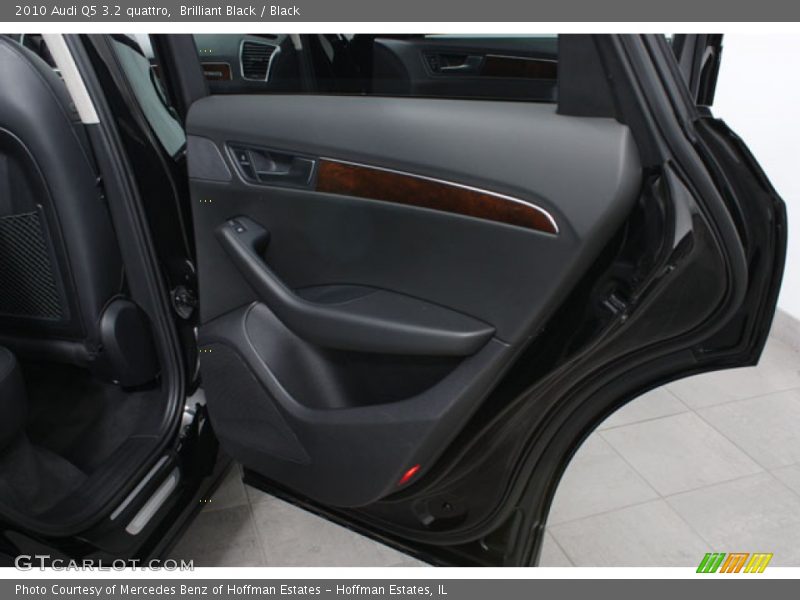Brilliant Black / Black 2010 Audi Q5 3.2 quattro