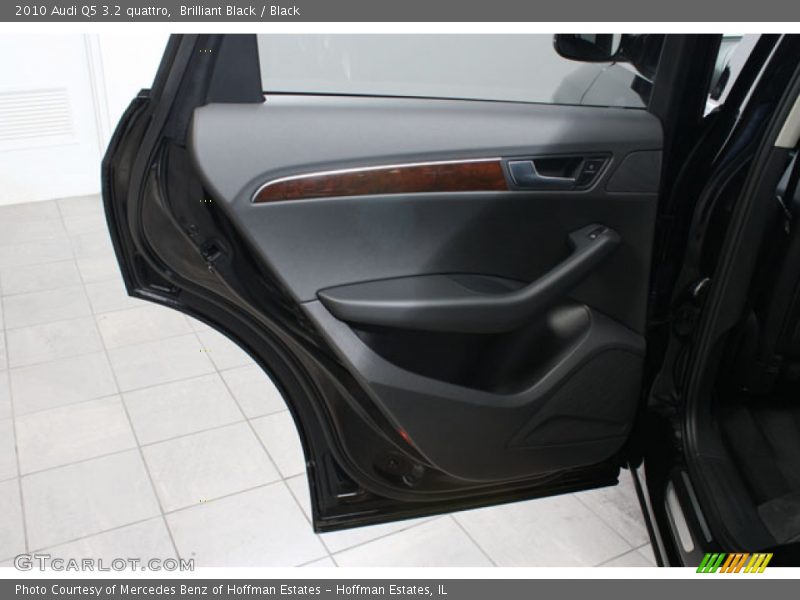 Brilliant Black / Black 2010 Audi Q5 3.2 quattro