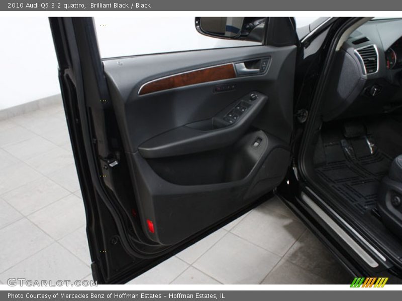Brilliant Black / Black 2010 Audi Q5 3.2 quattro