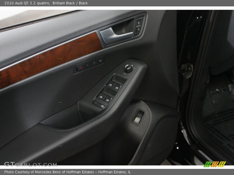 Brilliant Black / Black 2010 Audi Q5 3.2 quattro