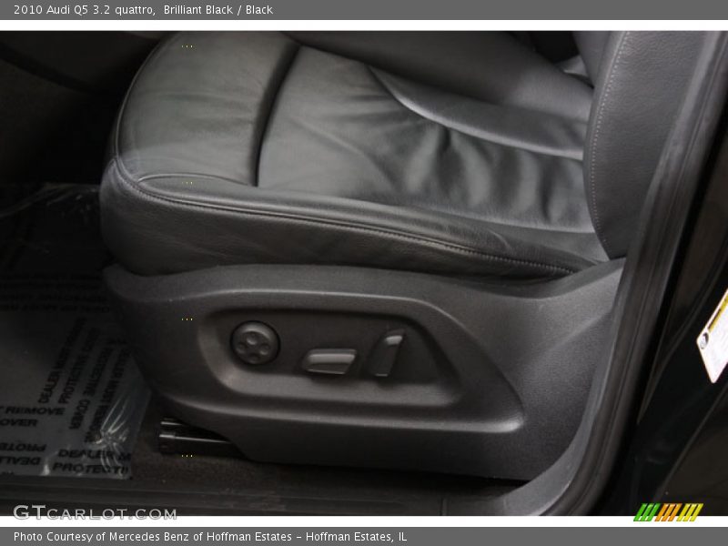 Brilliant Black / Black 2010 Audi Q5 3.2 quattro