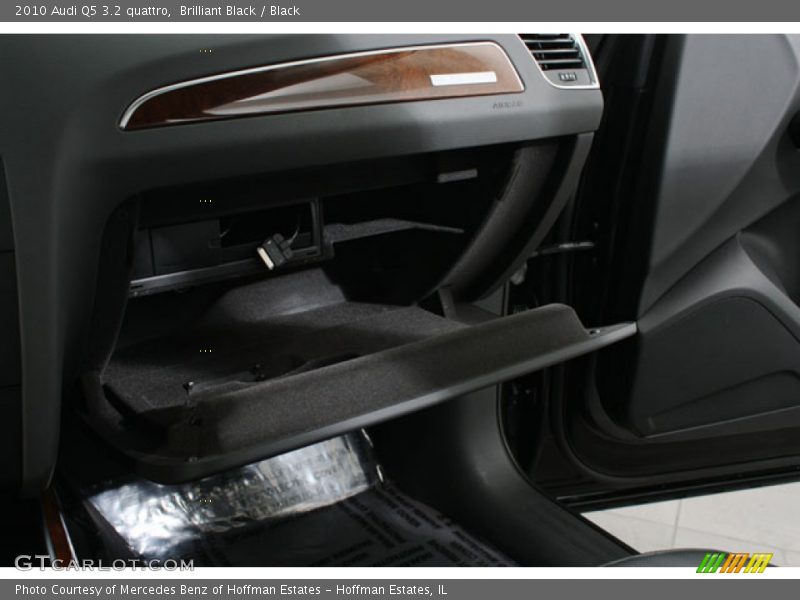 Brilliant Black / Black 2010 Audi Q5 3.2 quattro
