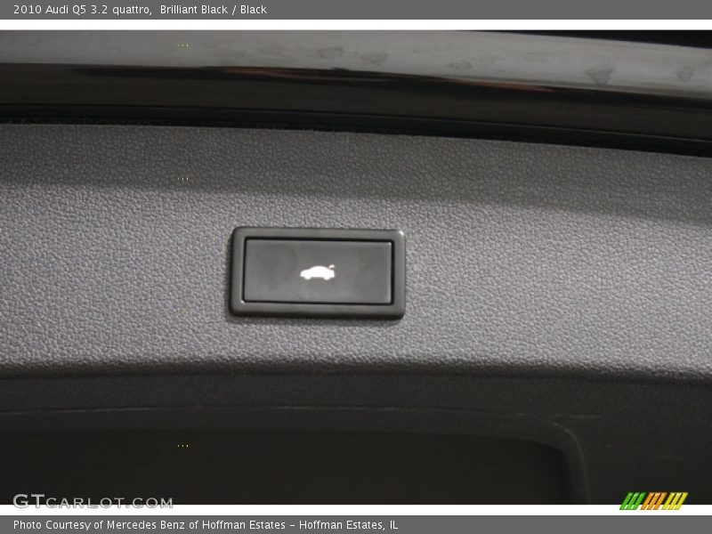 Brilliant Black / Black 2010 Audi Q5 3.2 quattro