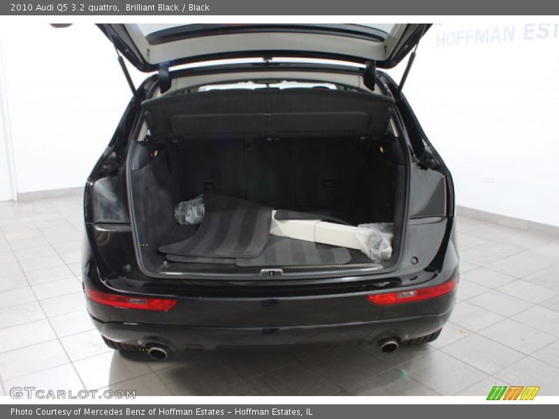 Brilliant Black / Black 2010 Audi Q5 3.2 quattro
