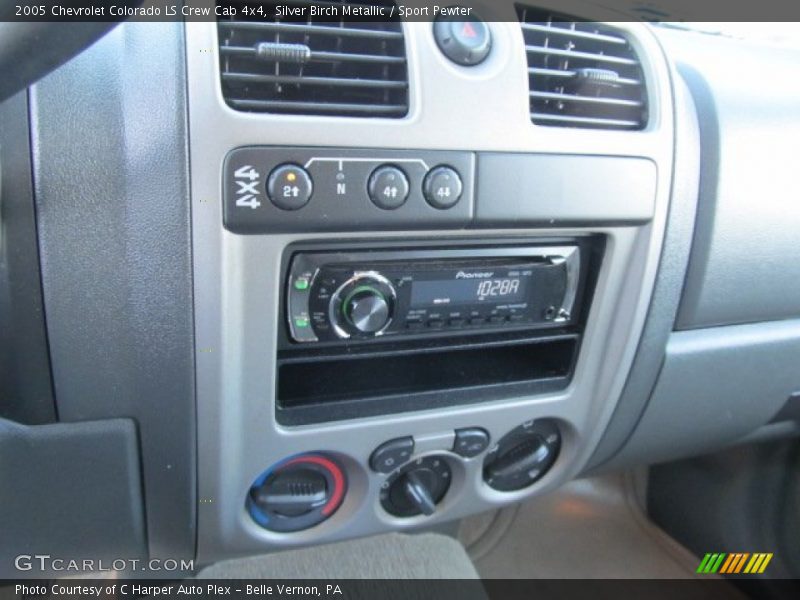 Controls of 2005 Colorado LS Crew Cab 4x4