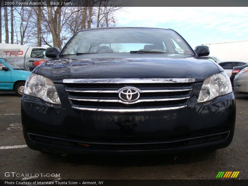 Black / Ivory 2006 Toyota Avalon XL