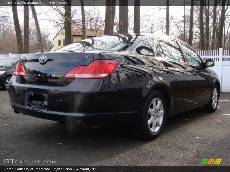 Black / Ivory 2006 Toyota Avalon XL