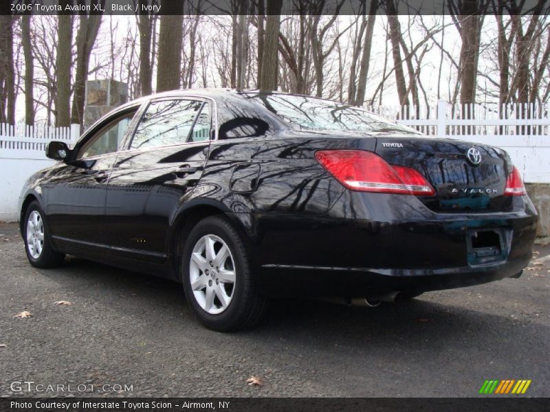 Black / Ivory 2006 Toyota Avalon XL