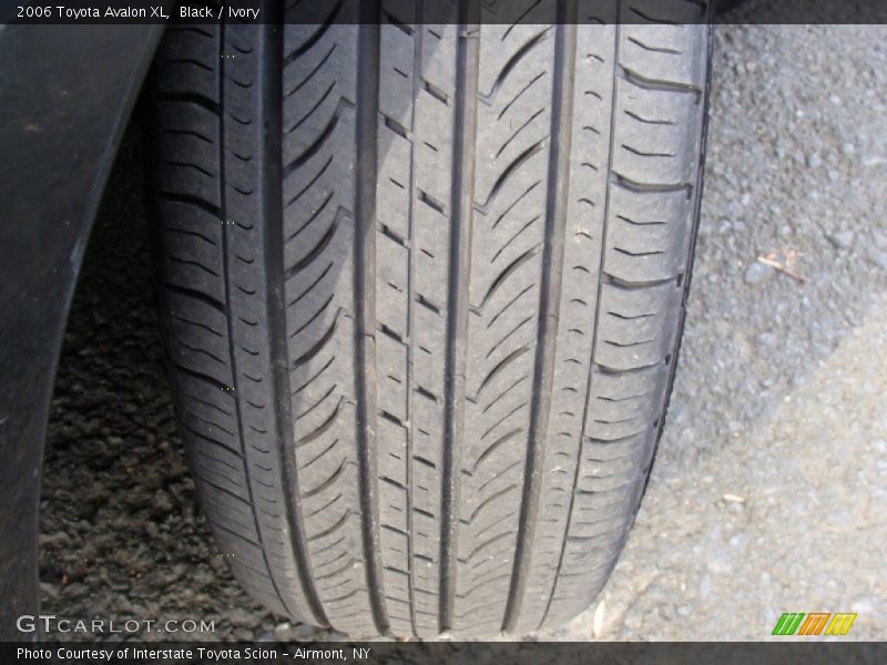 Black / Ivory 2006 Toyota Avalon XL
