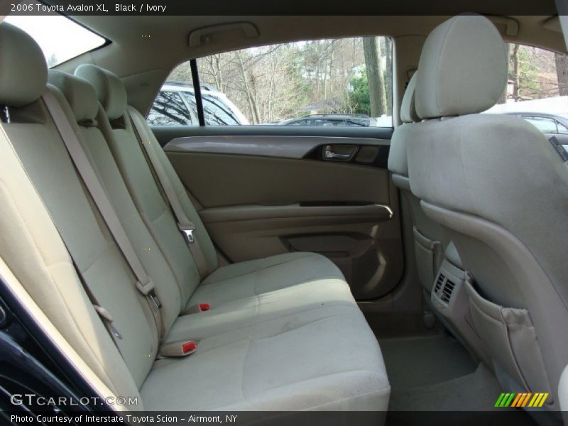 Black / Ivory 2006 Toyota Avalon XL