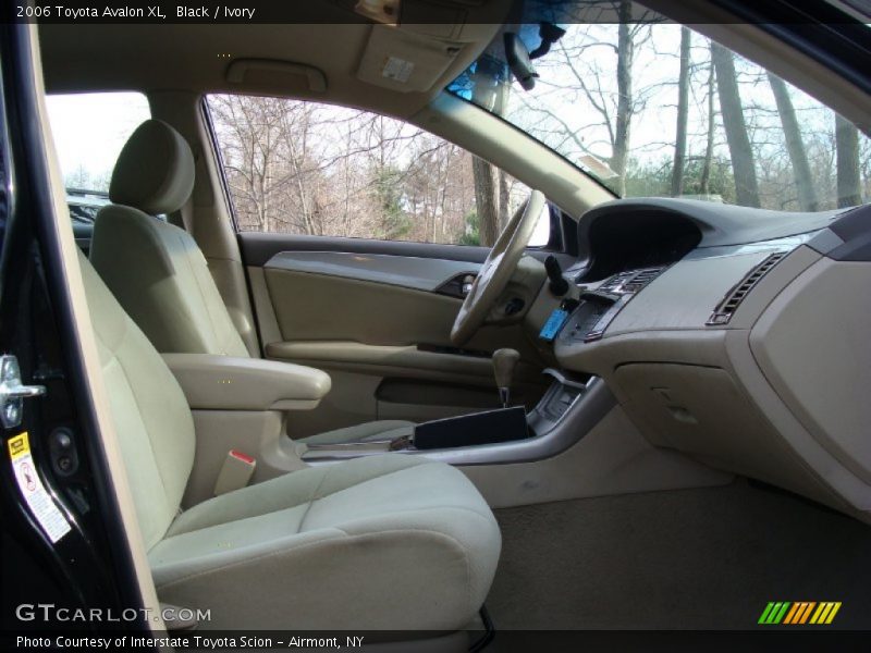 Black / Ivory 2006 Toyota Avalon XL
