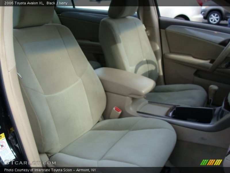 Black / Ivory 2006 Toyota Avalon XL