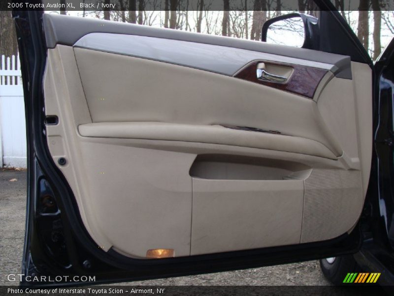 Black / Ivory 2006 Toyota Avalon XL