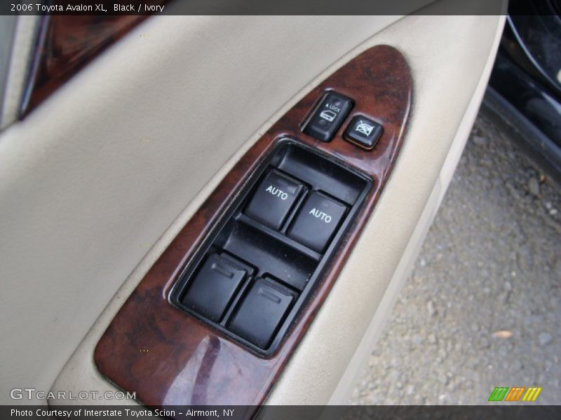 Black / Ivory 2006 Toyota Avalon XL