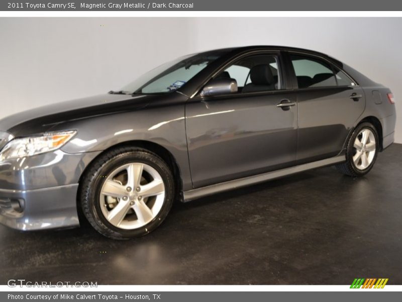 Magnetic Gray Metallic / Dark Charcoal 2011 Toyota Camry SE