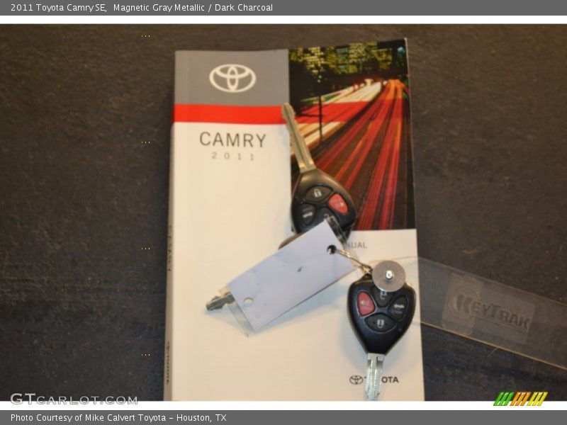 Magnetic Gray Metallic / Dark Charcoal 2011 Toyota Camry SE