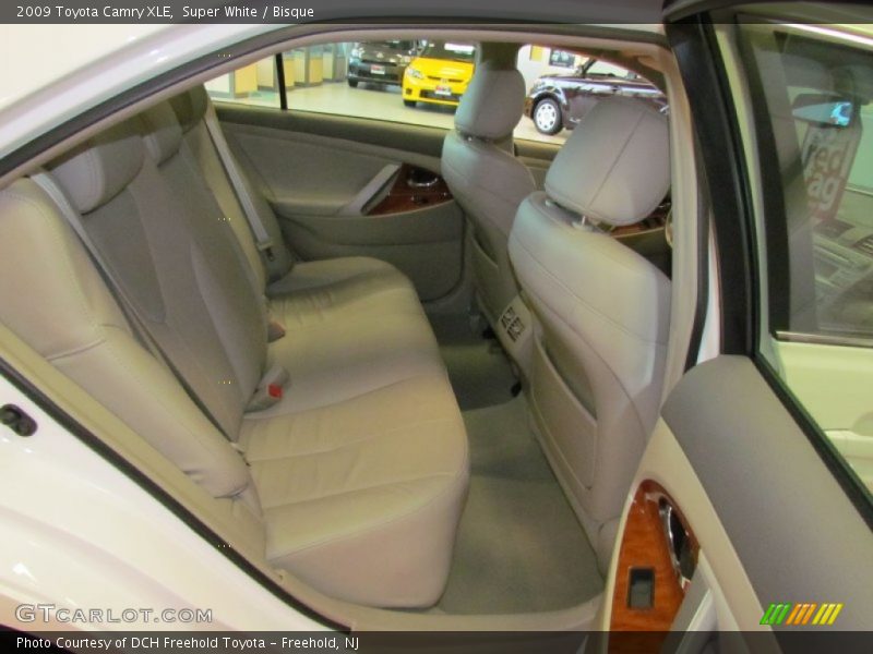 Super White / Bisque 2009 Toyota Camry XLE