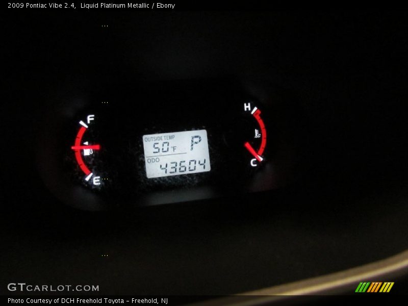 Liquid Platinum Metallic / Ebony 2009 Pontiac Vibe 2.4