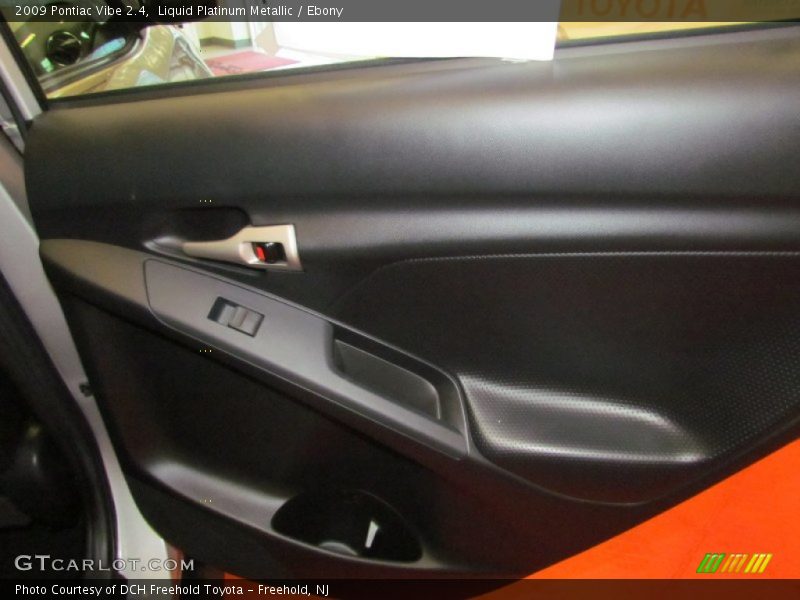 Liquid Platinum Metallic / Ebony 2009 Pontiac Vibe 2.4
