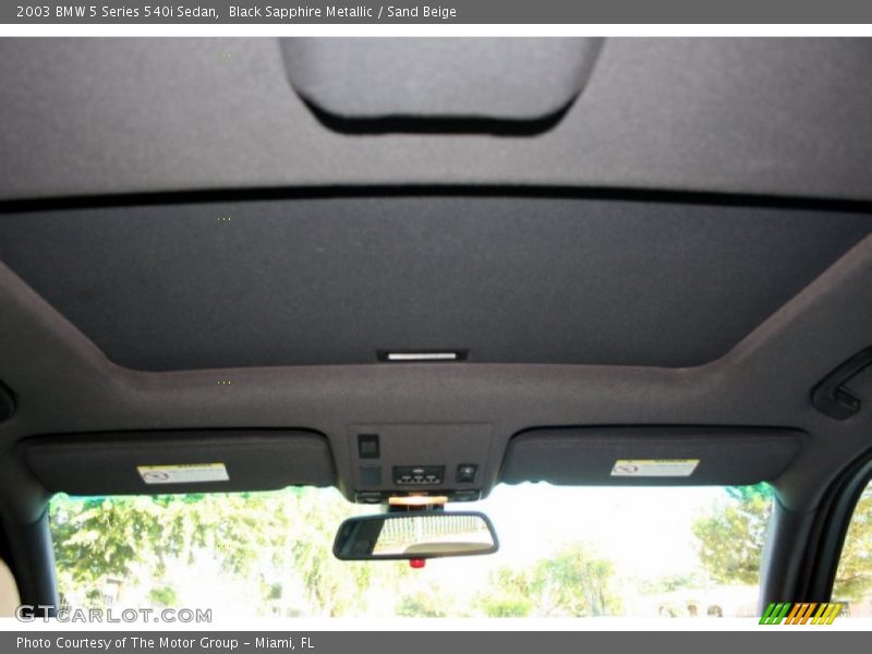 Sunroof of 2003 5 Series 540i Sedan
