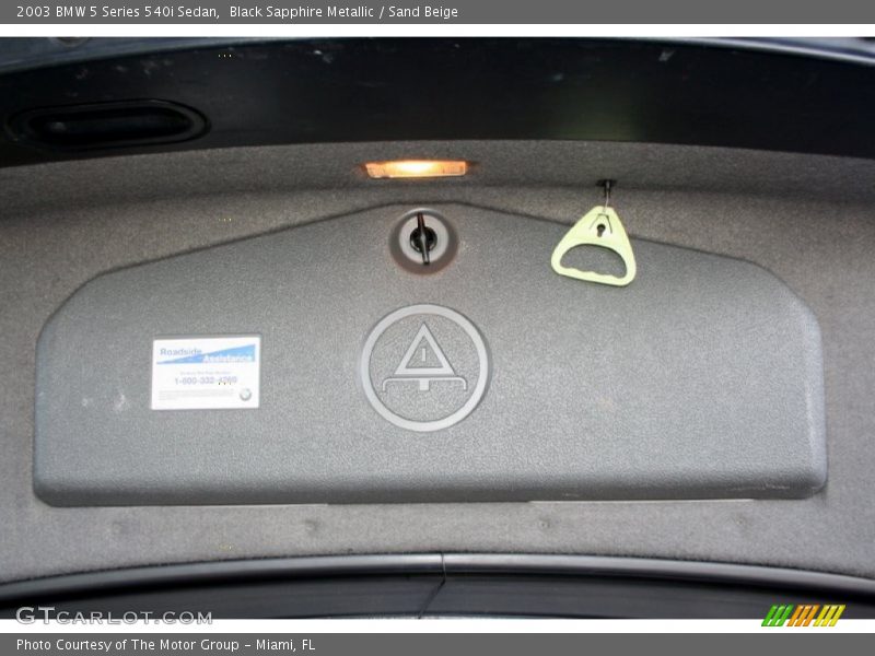 Tool Kit of 2003 5 Series 540i Sedan