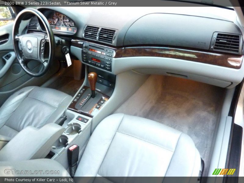Dashboard of 2000 3 Series 323i Sedan