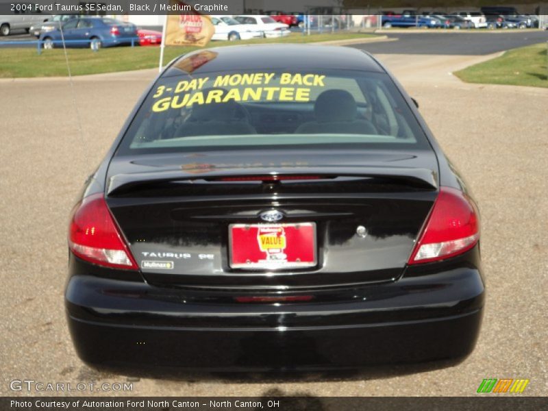 Black / Medium Graphite 2004 Ford Taurus SE Sedan