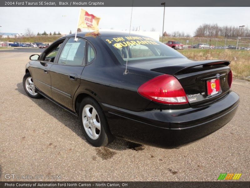 Black / Medium Graphite 2004 Ford Taurus SE Sedan
